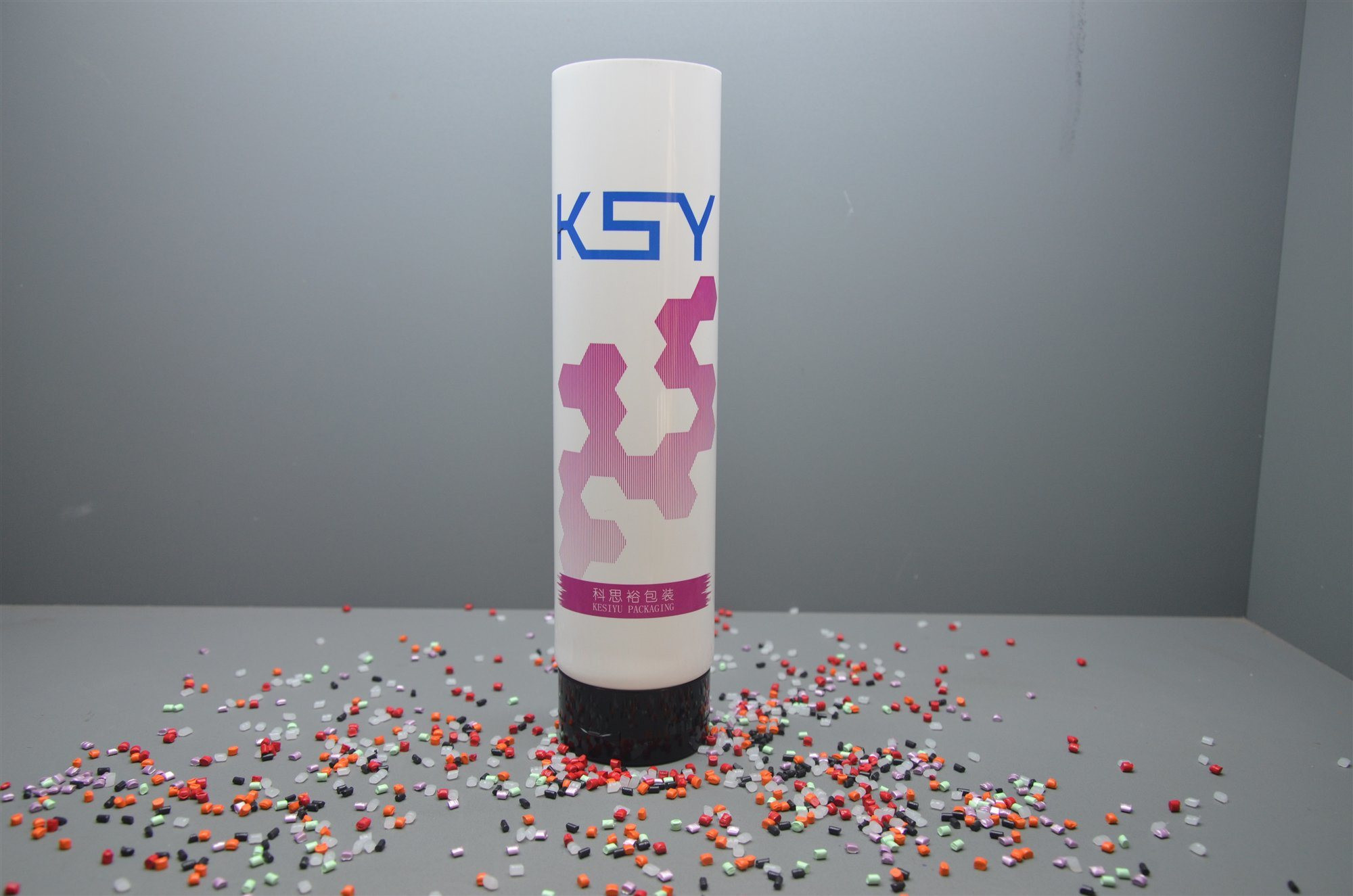 Cosmetic Packaging Empty Cream Lotion Plastic PE Soft Tube with Black PP Screw Cap Color Customized