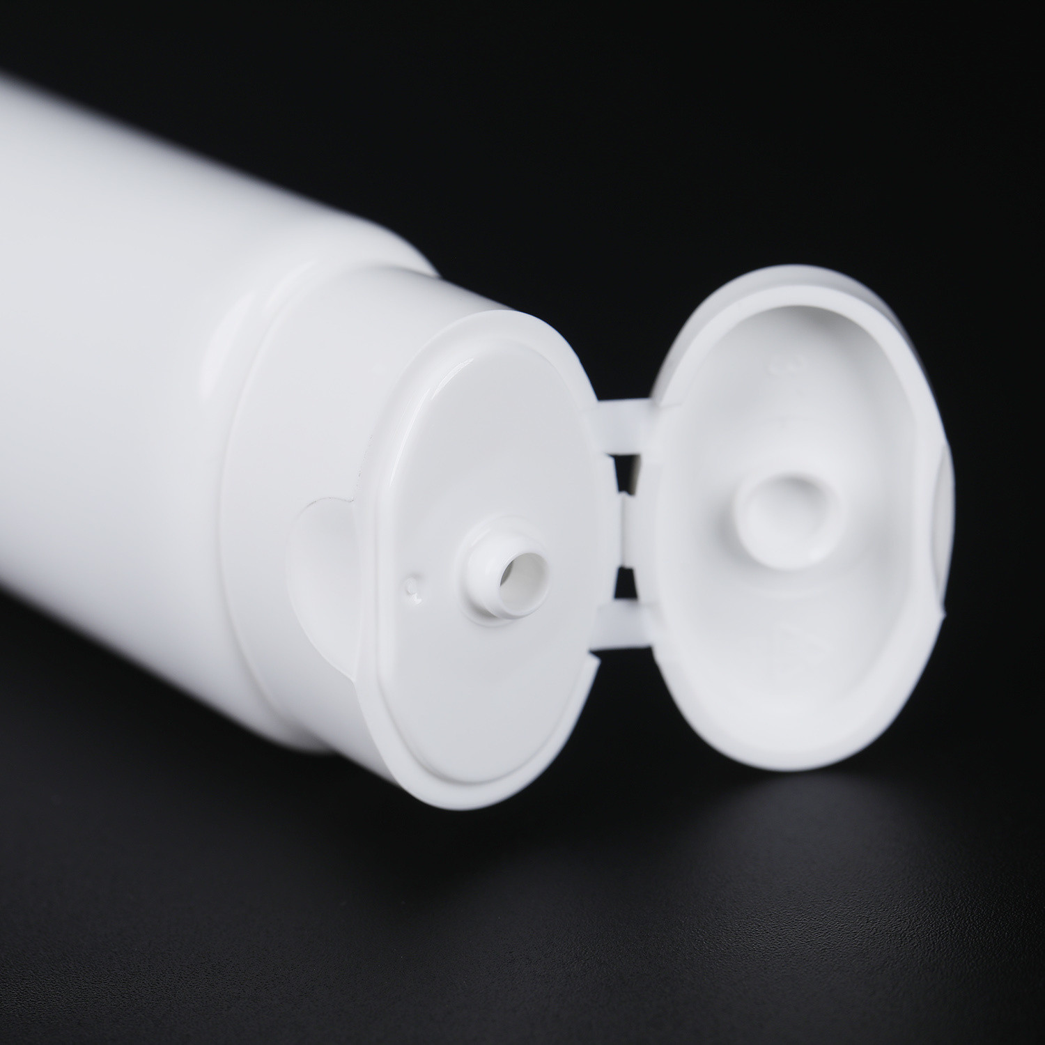 Custom Logo Extruded Plastic Soft Touch Tube for Cosmetic Packaging