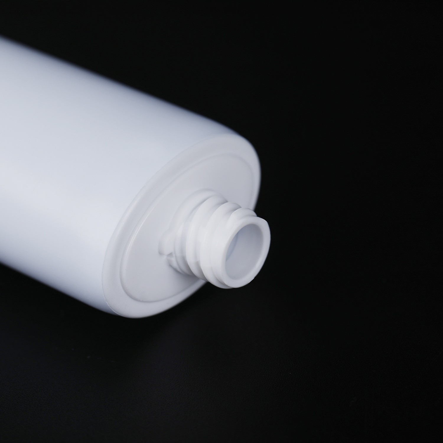 New Design Cosmetic Plastic Eye Cream Tube with Stainless Steel Roller Ball for Eye Cream Packaging Containe